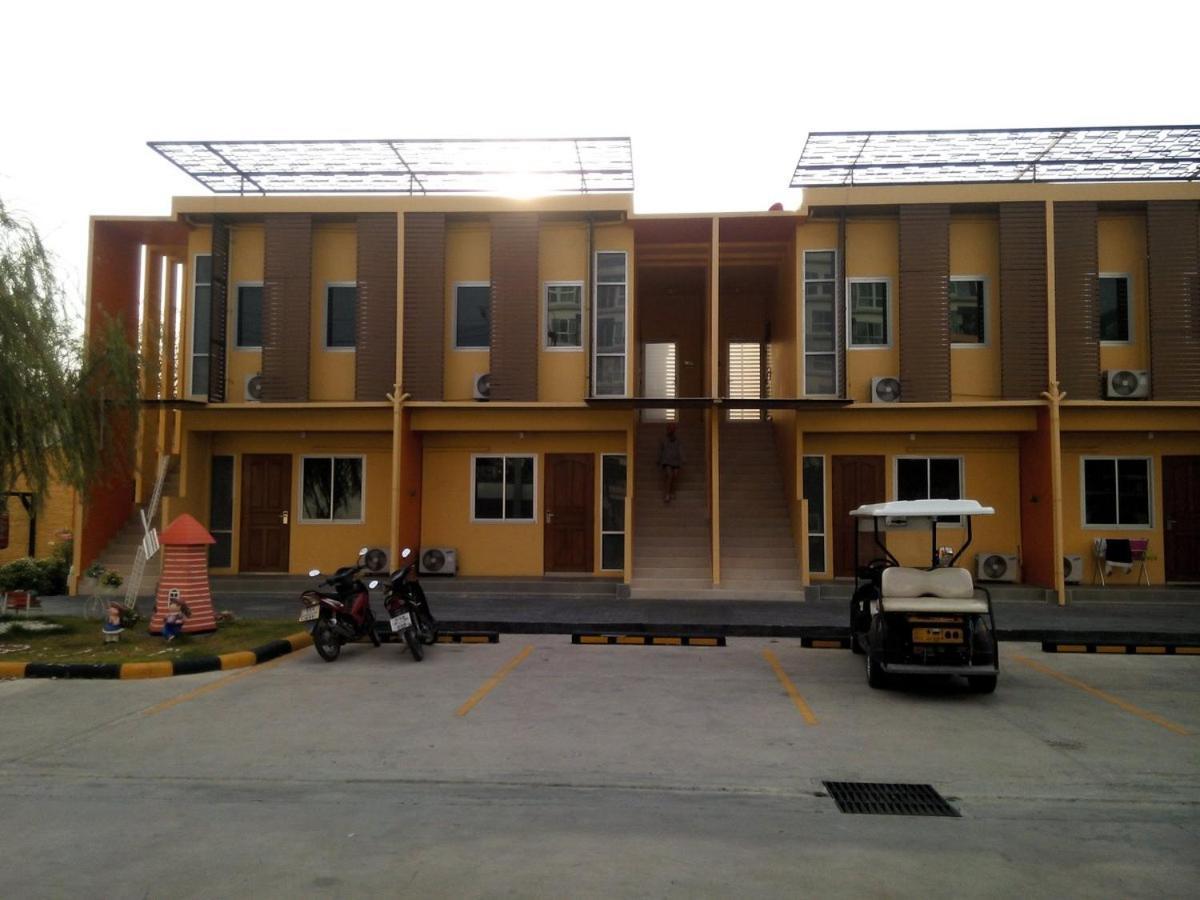 Bangkok.Grand.Resort Bang Bo Exterior photo